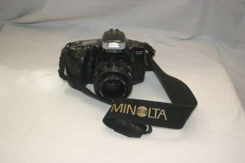 MINOLTA "DYNAX 300si" FILM CAMERA.