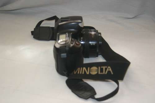 MINOLTA "DYNAX 300si" FILM CAMERA.