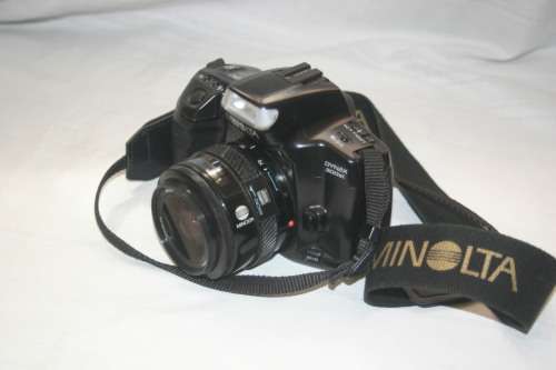 MINOLTA "DYNAX 300si" FILM CAMERA.