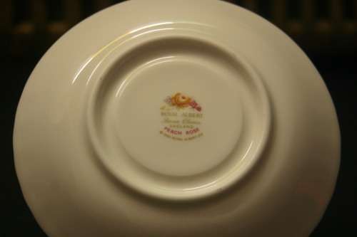 "ROYAL ALBERT" PEACH ROSE, SAUCER.