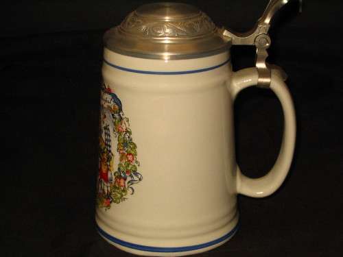 OKTOBERFEST  LIDDED BEER STEIN / TANKARD