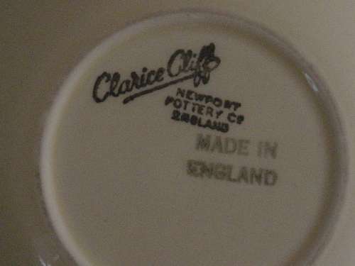 CLARICE CLIFF BOWL BY NEW PORT POTTERIES.