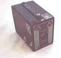 BROWNIE TARGET SIX-20. NICE CONDITION, NORMAL WEAR FOR ITS AGE, (CARRY STRAP NOT ORIGINAL)