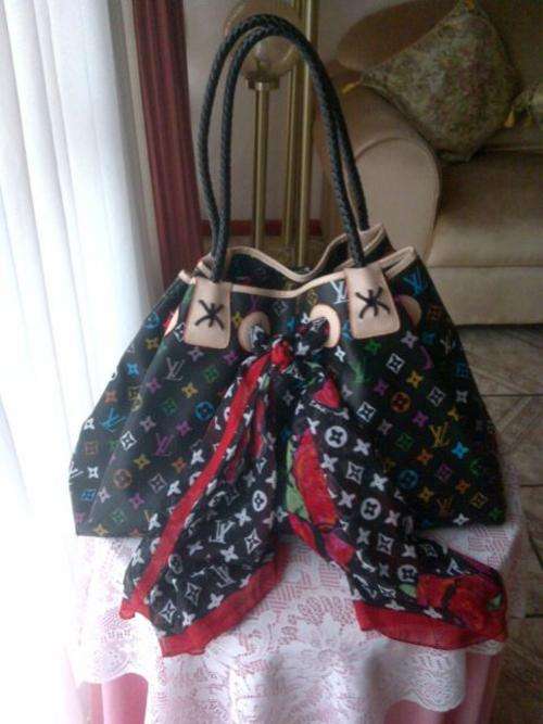 Beautiful black louis vuitton handbag