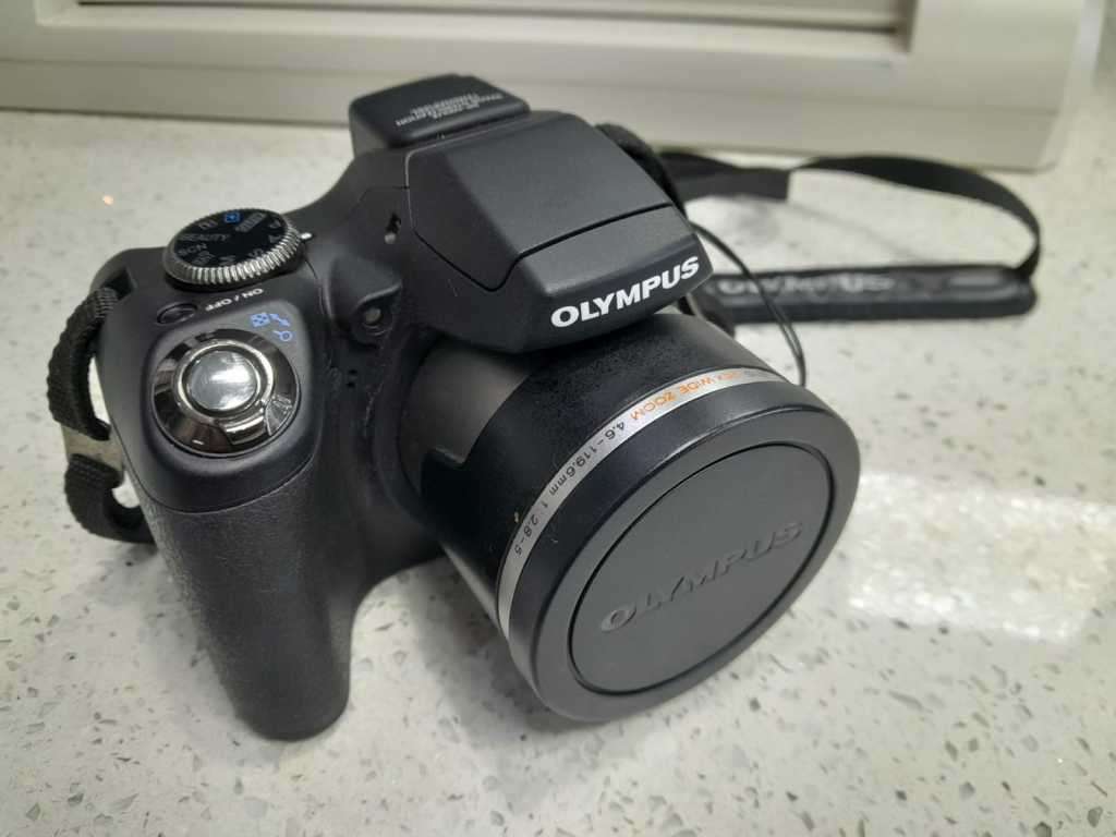 Olympus SP590UZ - 26x Optical Zoom - 12 Megapixel