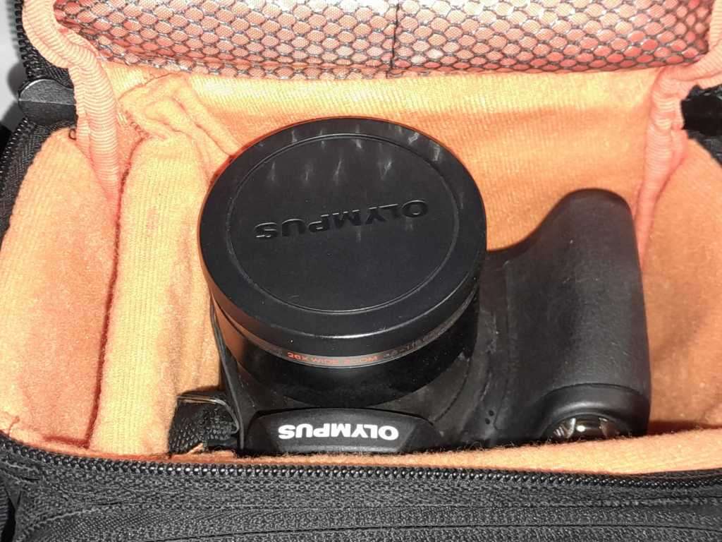 Olympus SP590UZ - 26x Optical Zoom - 12 Megapixel