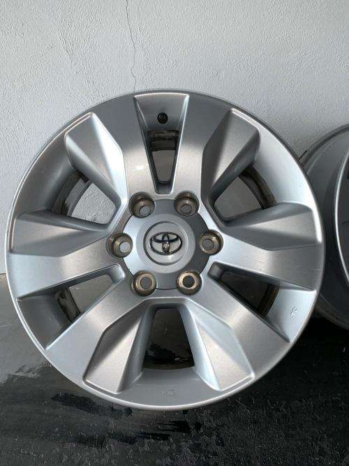 4 x ORIGINAL 17`` Hilux Mags (including 24 wheel studs)
