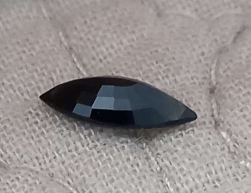 0.78 Carat, 100% genuine natural sapphire, Dark Green VVS
