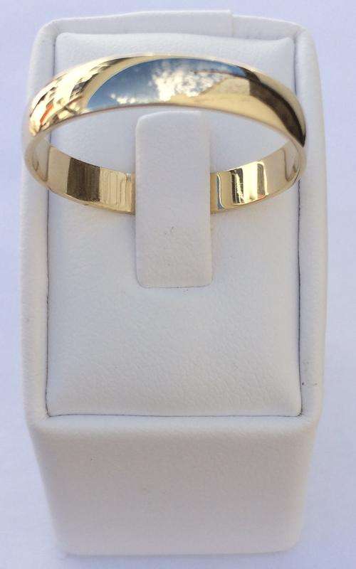 ** 9ct Yellow Gold Solid 3mm half round wedding band SIZE T**