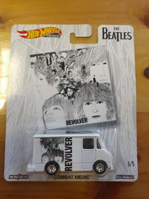 HOT WHEELS PREMIUM THE BEATLES SET (5 PIECE)