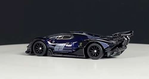 HOT WHEELS PREMIUM DIORAMA SET - `TRACK DAY`