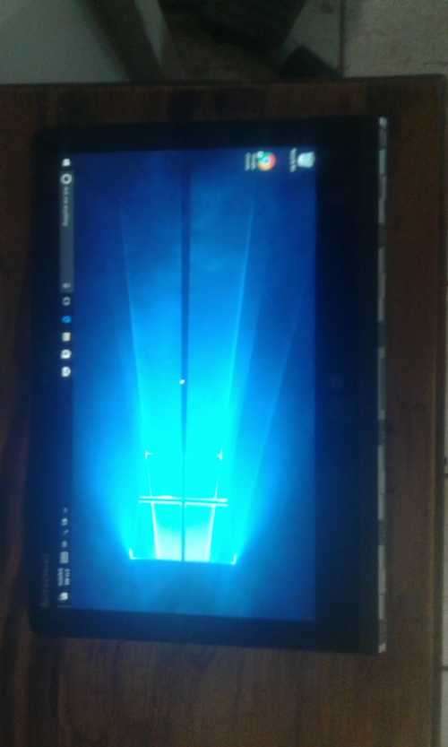 LENOVO YOGA  3 PRO - 13.3" - INTEL CORE M @ 2.6 GHZ - RESOLUTION 3200X1800  - 8 GB RAM-256 GB SSD