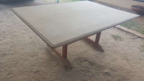MERANTI PATIO 8 SEATER SOLID WOOD TABLE IN EXCELLENT CONDITION