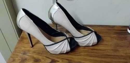 Rage - Size 7 - Cream and Black - Excellent Condition - Like New