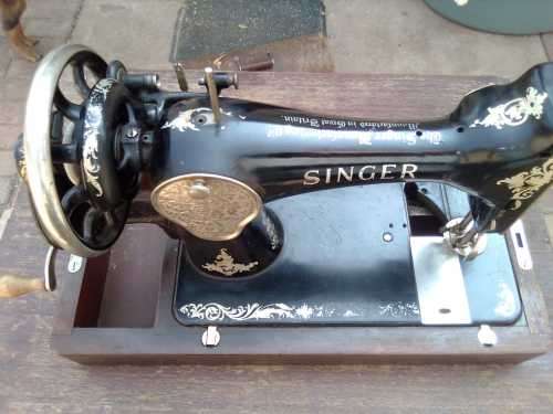 VINTAGE ANTIQUE COLLECTIBLE 1920 - THE SINGER MANUFACTURING CO - Y8493350 - SEWING MACHINE