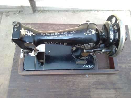 VINTAGE ANTIQUE COLLECTIBLE 1920 - THE SINGER MANUFACTURING CO - Y8493350 - SEWING MACHINE
