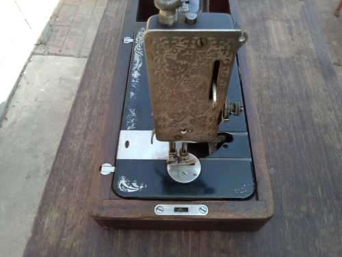 VINTAGE ANTIQUE COLLECTIBLE 1920 - THE SINGER MANUFACTURING CO - Y8493350 - SEWING MACHINE