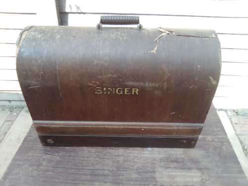 VINTAGE ANTIQUE COLLECTIBLE 1920 - THE SINGER MANUFACTURING CO - Y8493350 - SEWING MACHINE