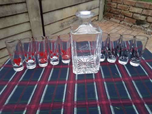 COLLECTORS 'JOHNNIE WALKER' - CRYSTAL DECANTER - 9 X CARD DOUBLE SHOT GLASSES SIGNED