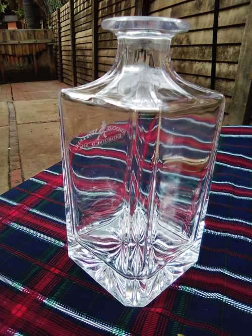 COLLECTORS 'JOHNNIE WALKER' - CRYSTAL DECANTER - 9 X CARD DOUBLE SHOT GLASSES SIGNED