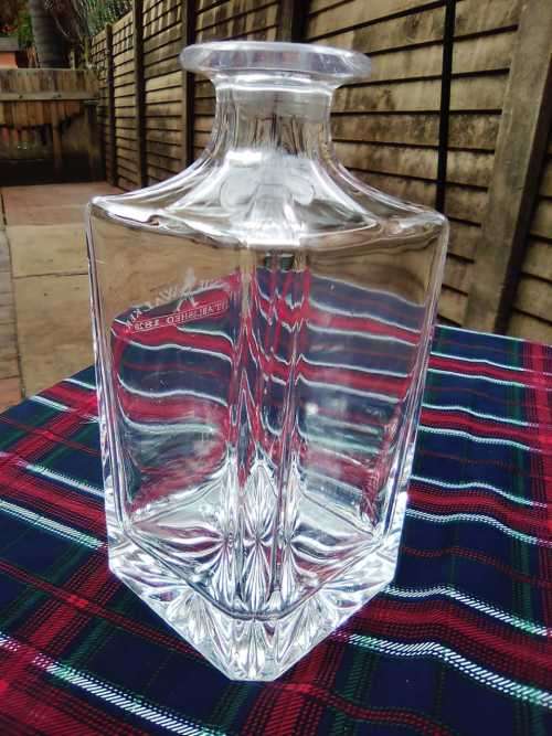 COLLECTORS 'JOHNNIE WALKER' - CRYSTAL DECANTER - 9 X CARD DOUBLE SHOT GLASSES SIGNED