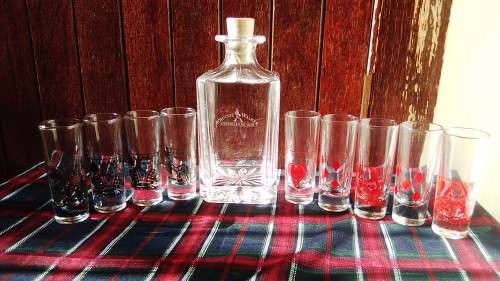 COLLECTORS 'JOHNNIE WALKER' - CRYSTAL DECANTER - 9 X CARD DOUBLE SHOT GLASSES SIGNED