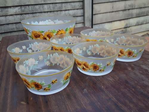 Vintage Set of 7 Kig Brilliant Frosted Glass Sunflower Dessert/Salad Bowls, Indonesian - Amazing