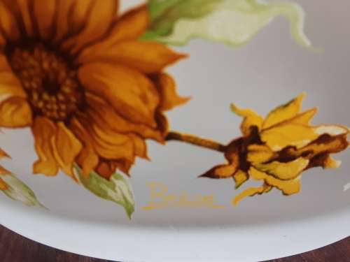Vintage Set of 7 Kig Brilliant Frosted Glass Sunflower Dessert/Salad Bowls, Indonesian - Amazing