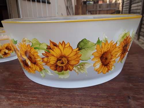 Vintage Set of 7 Kig Brilliant Frosted Glass Sunflower Dessert/Salad Bowls, Indonesian - Amazing