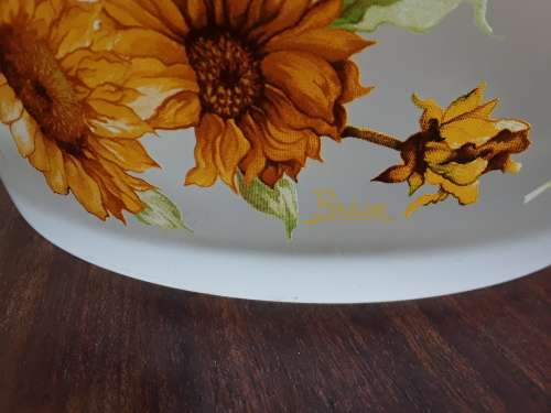 Vintage Set of 7 Kig Brilliant Frosted Glass Sunflower Dessert/Salad Bowls, Indonesian - Amazing