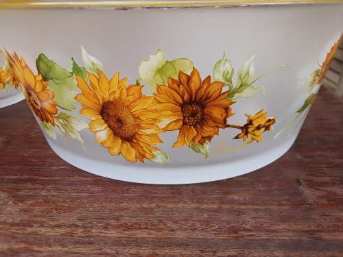 Vintage Set of 7 Kig Brilliant Frosted Glass Sunflower Dessert/Salad Bowls, Indonesian - Amazing