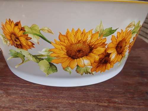 Vintage Set of 7 Kig Brilliant Frosted Glass Sunflower Dessert/Salad Bowls, Indonesian - Amazing