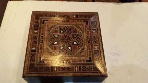 Luxurious WOODEN Cigar Box - Amazing Condition