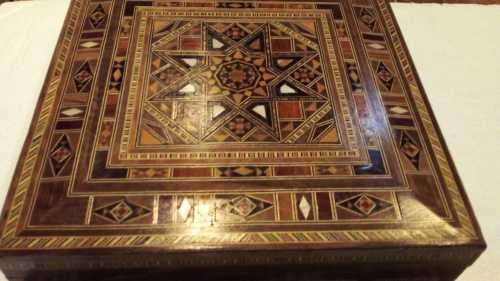 Luxurious WOODEN Cigar Box - Amazing Condition