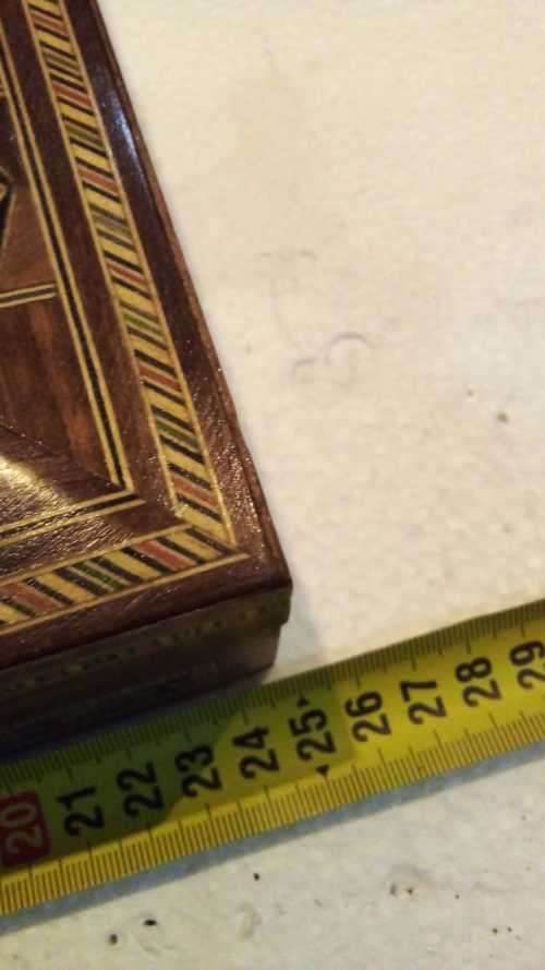 Luxurious WOODEN Cigar Box - Amazing Condition