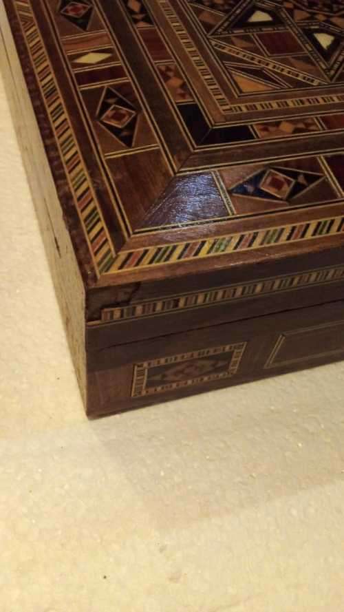 Luxurious WOODEN Cigar Box - Amazing Condition