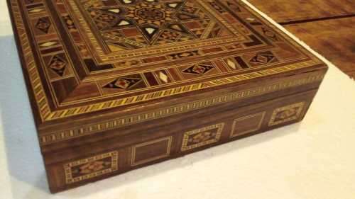 Luxurious WOODEN Cigar Box - Amazing Condition