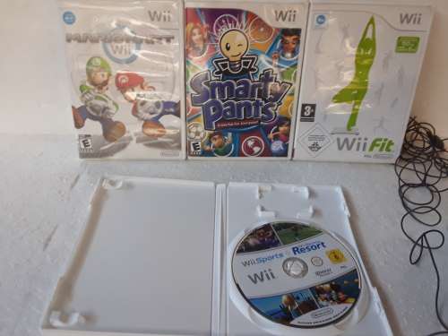 Wii Nintendo RVL-001 with Docking Station and 4 Games - 3 x Remote Controls and All Power Supply's