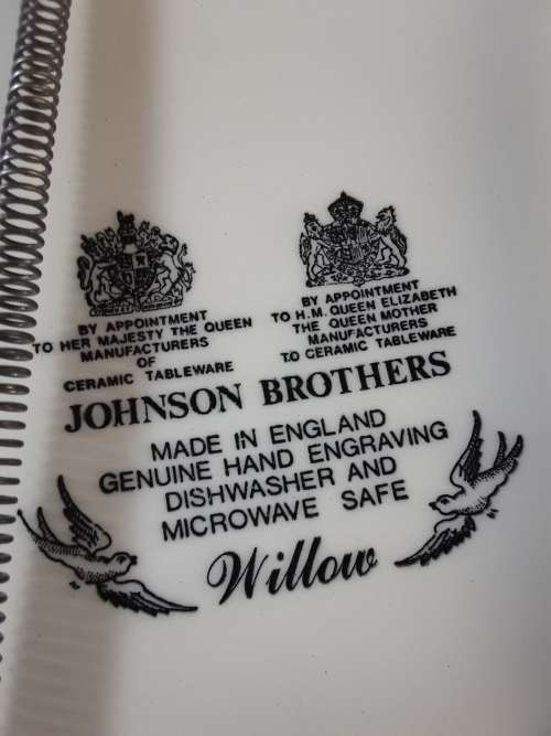 Vintage Churchill England Blue Willow Porcelain 8 Round - JOHNSON BROTHERS -1940