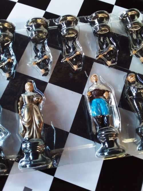 Magnetic Travel FULL SIZE Chess Set - Very Entertaining and Educational - BRAND NEW