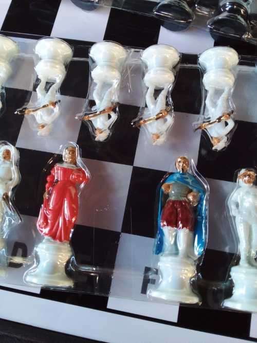 Magnetic Travel FULL SIZE Chess Set - Very Entertaining and Educational - BRAND NEW