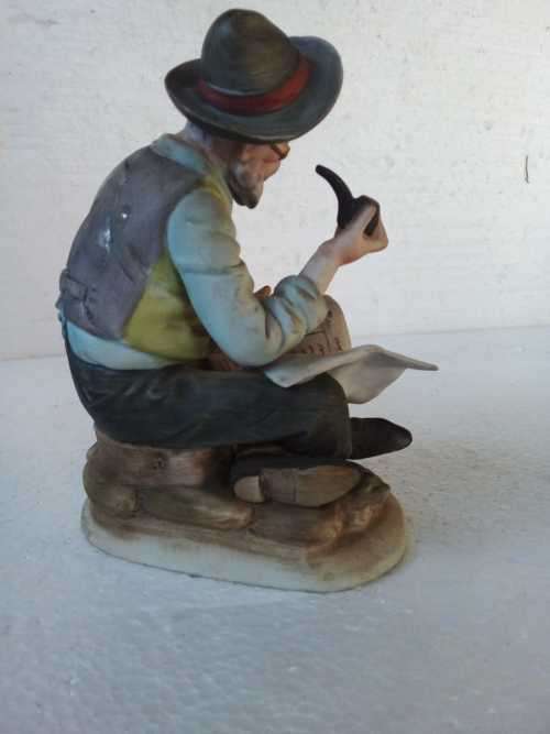 VINTAGE Man Sitting on a Rock,Reading and Smoking His Pipe - 17cm Height and 12.5 cm in Breadth