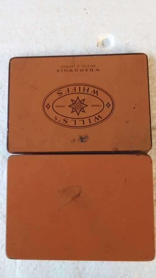 W.D.& H. WILLS WHIFFS BRISTOL & LONDON Antique Cigarette tin Box in good condition
