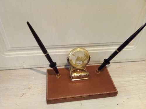 Vintage Pen holder - Calander Month/Date/Day - Hand wound -- AMAZING CONDITION  100% WORKING