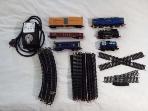 Lima Train Set - 52 Piece - 2 x Locamotives - 4 Caridgers - 45 Tracks & Power Supply  - 100% WORKING