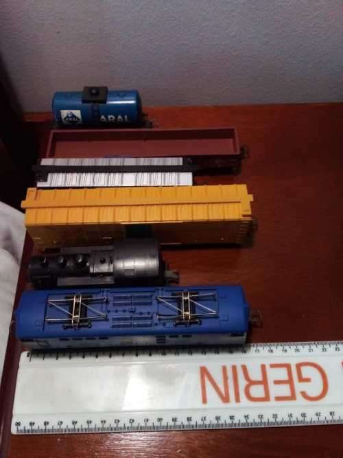 Lima Train Set - 52 Piece - 2 x Locamotives - 4 Caridgers - 45 Tracks & Power Supply  - 100% WORKING