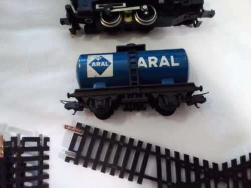 Lima Train Set - 52 Piece - 2 x Locamotives - 4 Caridgers - 45 Tracks & Power Supply  - 100% WORKING