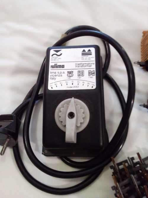 Lima Train Set - 52 Piece - 2 x Locamotives - 4 Caridgers - 45 Tracks & Power Supply  - 100% WORKING