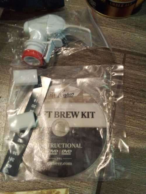 Coopers All-in one DIY 10L Beer Brew Kit Comes in Original Packaging 100% WORKING - 100% COMPLETE