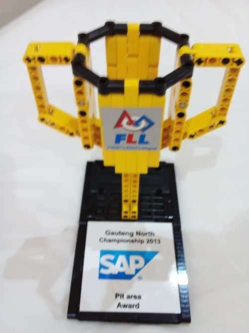 LEGO 2000421 - FLL Trophy Small 2013 FIRST LEGO LEAGUE